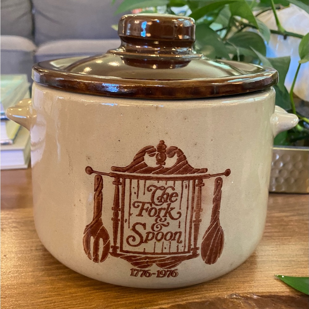 Vintage West Bend Colonial Crock Bean Pot The Fork & Spoon 1776-1976 USA
